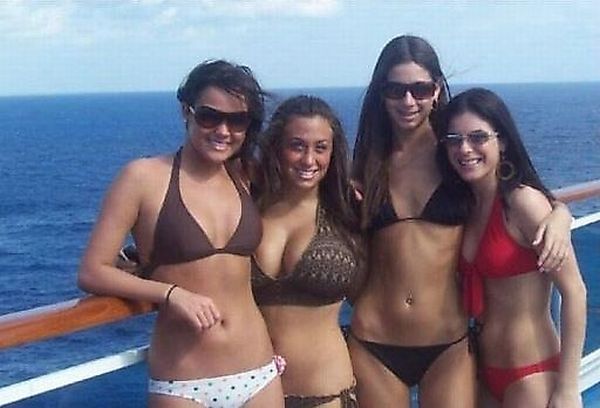 Busty Girls Making Their Friends Invisible (21 pics)