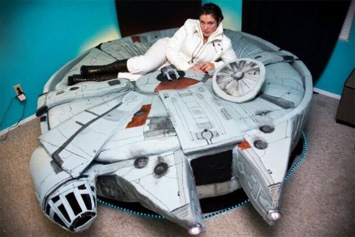 Bed of a Real Star Wars Fan (19 pics)