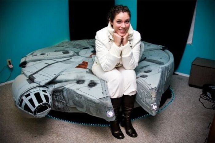 Bed of a Real Star Wars Fan (19 pics)