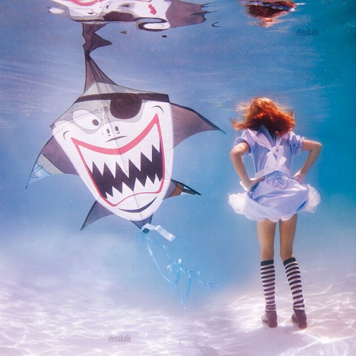 Alice Underwater (13 pics)