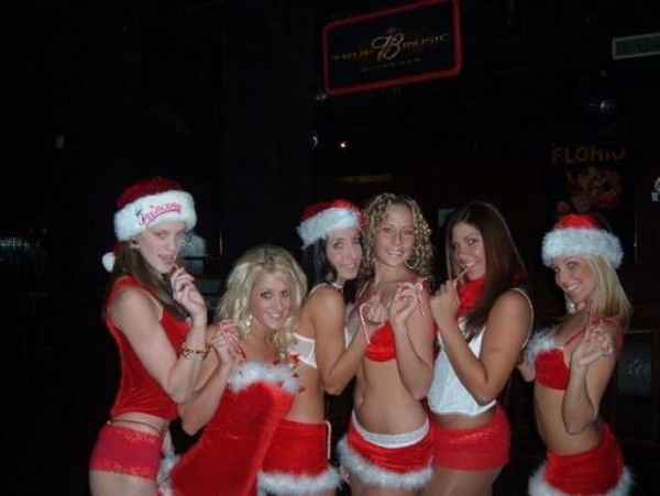 Sexy Christmas Girls (183 pics)