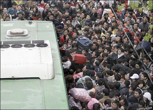 Crowded Train Stations in China (22 pics)