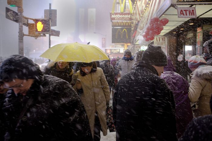 The Great Snowball Fight in Times Square (15 pics)