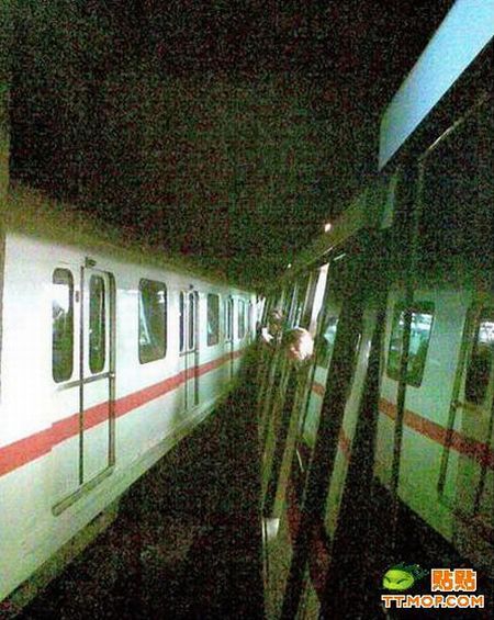 Train Collision in Shanghai Subway (17 pics)
