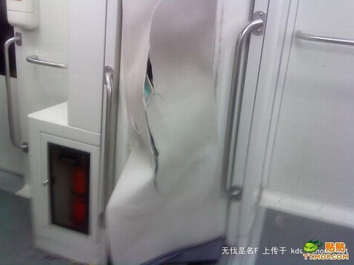 Train Collision in Shanghai Subway (17 pics)