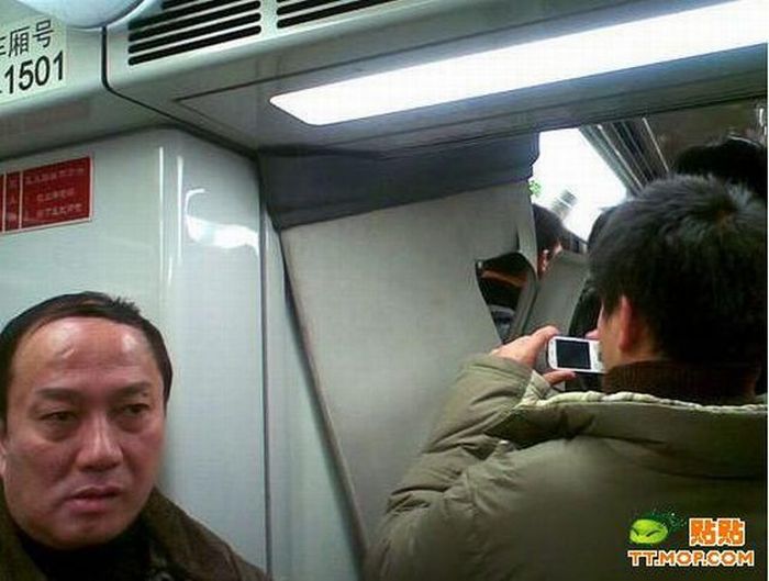 Train Collision in Shanghai Subway (17 pics)