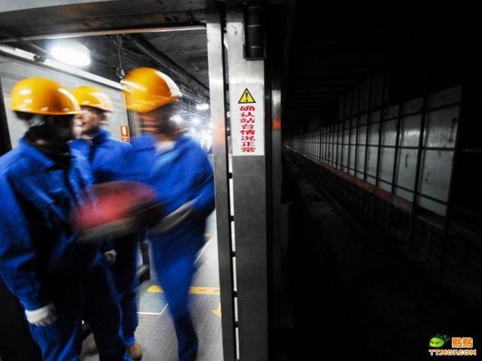 Train Collision in Shanghai Subway (17 pics)