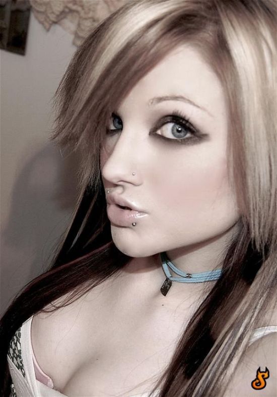 Cute Emo Girls (62 pics)