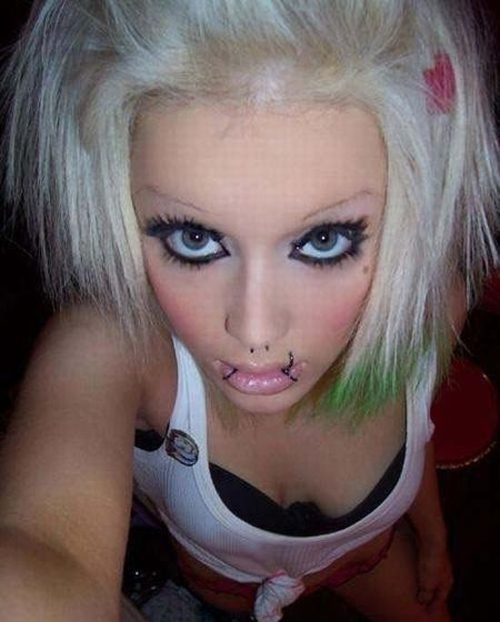 Cute Emo Girls (62 pics)