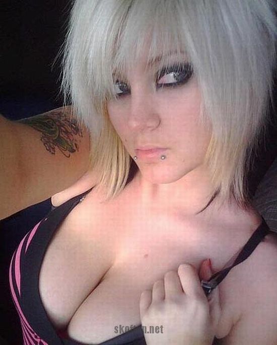 Cute Emo Girls (62 pics)