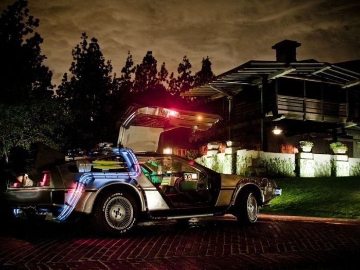 Amazing replica of the Back To The Future DeLorean (26 pics)