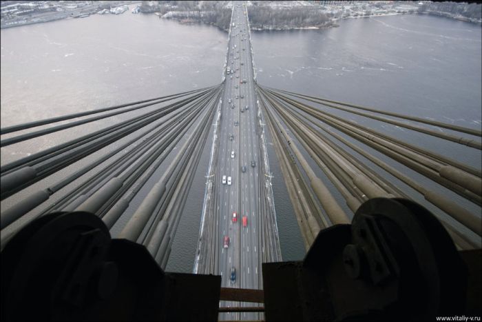 Moscow Bridge in Kiev – Amazing Photos (19 pics)
