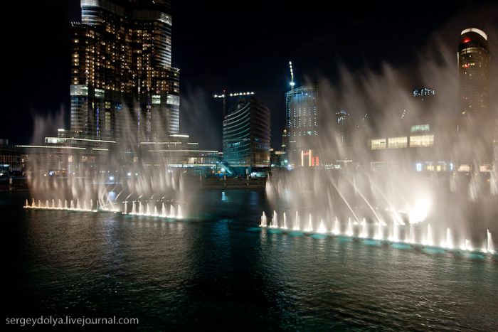 Fountains show in Dubai (14 pics)