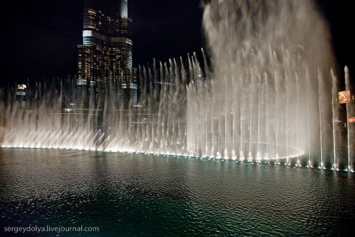 Fountains show in Dubai (14 pics)