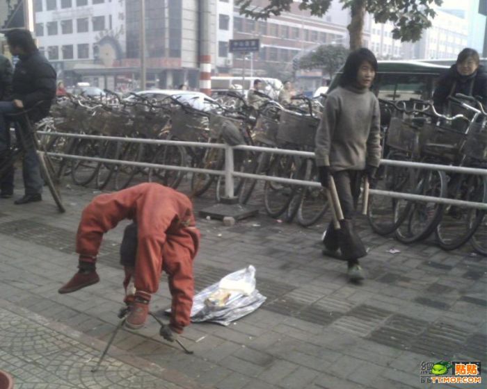 Poor child in China (10 pics)