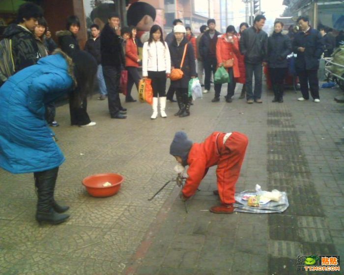 Poor child in China (10 pics)