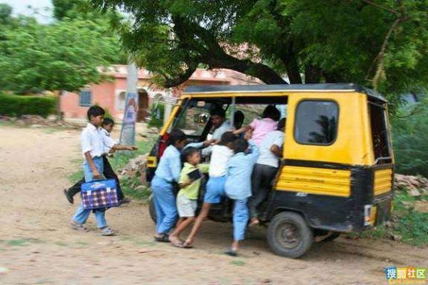 School "bus" in India (30 pics)