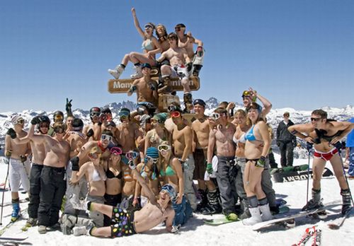 Skiing in Bikinis (33 pics)