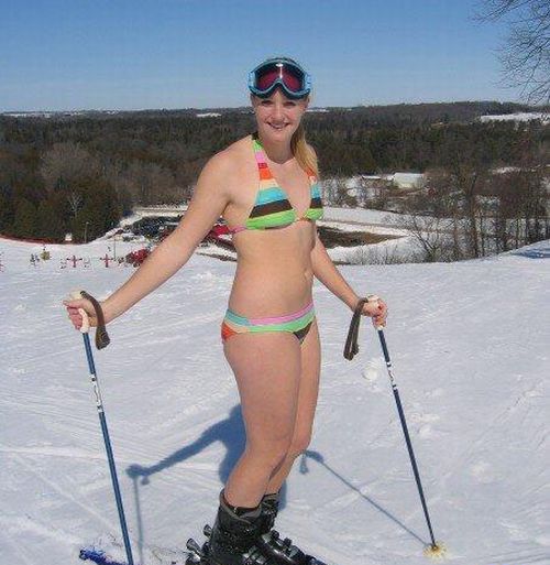 Skiing in Bikinis (33 pics)