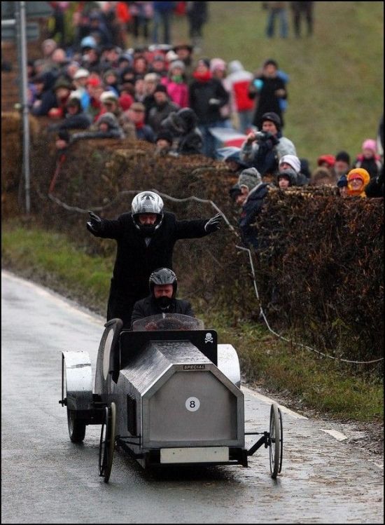 Amusing races in Stafordshire (15 pics)