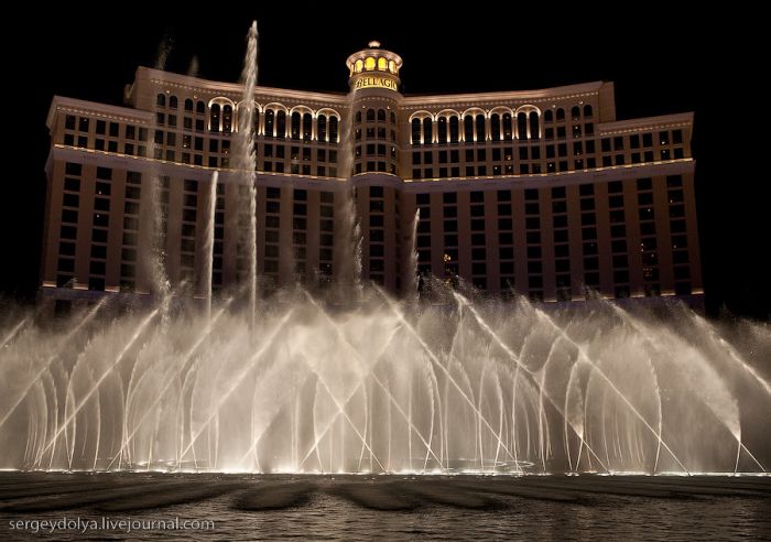 Fountain Show in Las Vegas (32 pics)