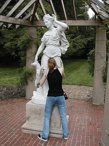 Fun with Statues (32 pics)