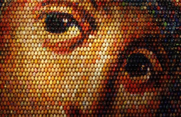 A Mosaic of the Virgin Mary Made from 15,000 Painted Easter Eggs (4 pics)