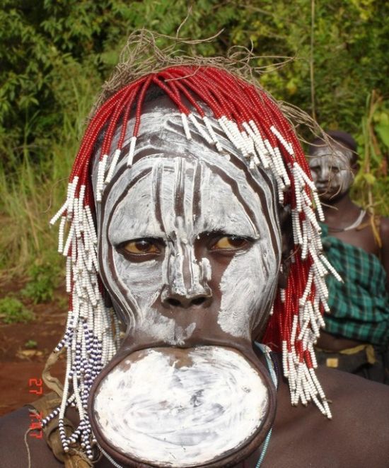 The Mursi Tribe Of Ethiopia (14 pics)