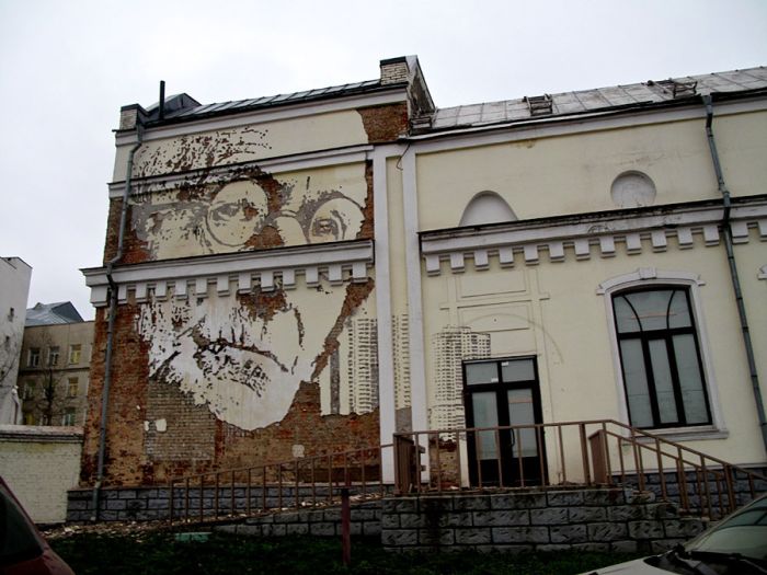 A Painting on a House in Moscow (3 pics)