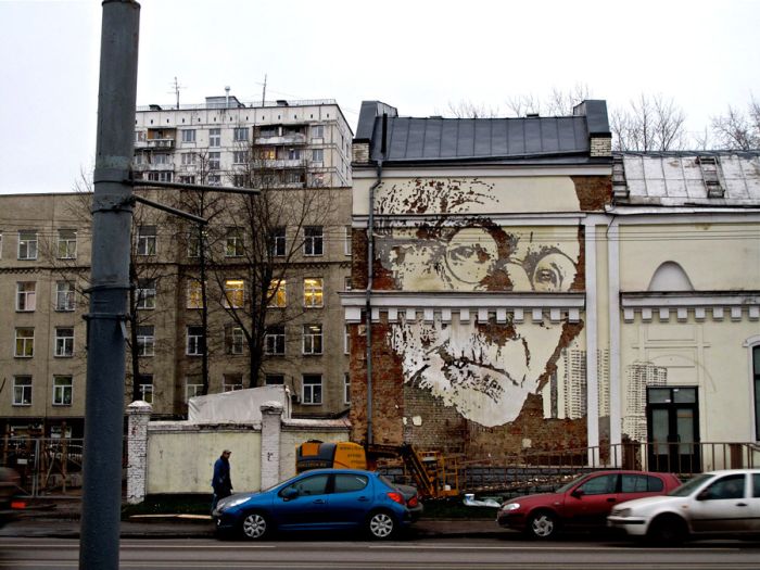 A Painting on a House in Moscow (3 pics)