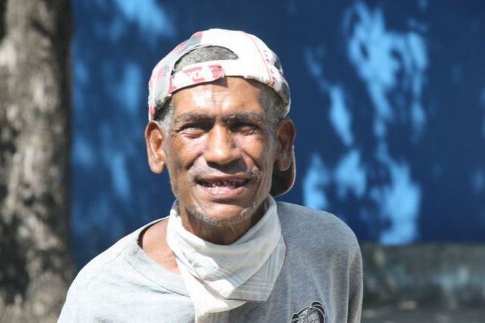 Homeless Guy in Dominican Republic (5 pics)