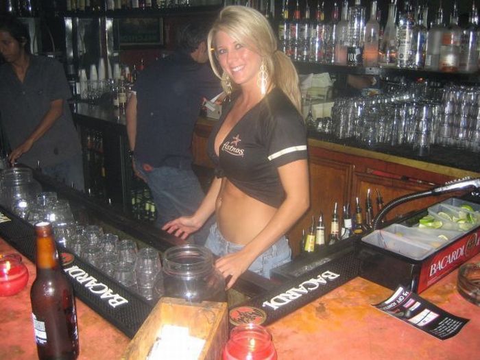 Hot Barmaids (52 pics)
