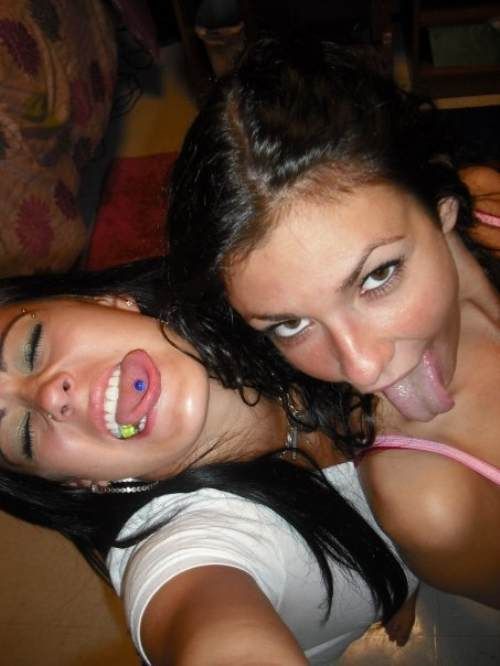 A Girl who Loves to Show the Tongue (11 pics)