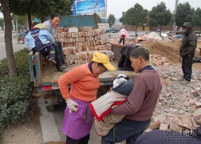 Working Parents in China (6 pics)