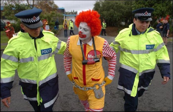 People Getting Arrested In Costume (25 pics)