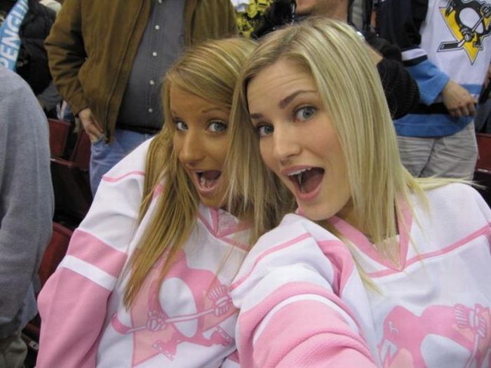 Help, My Sister Uses Too Much Self Tanner (6 pics)