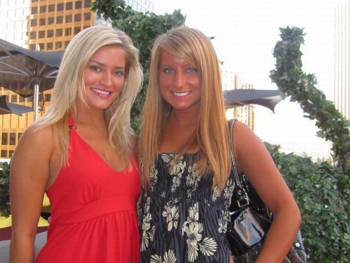 Help, My Sister Uses Too Much Self Tanner (6 pics)