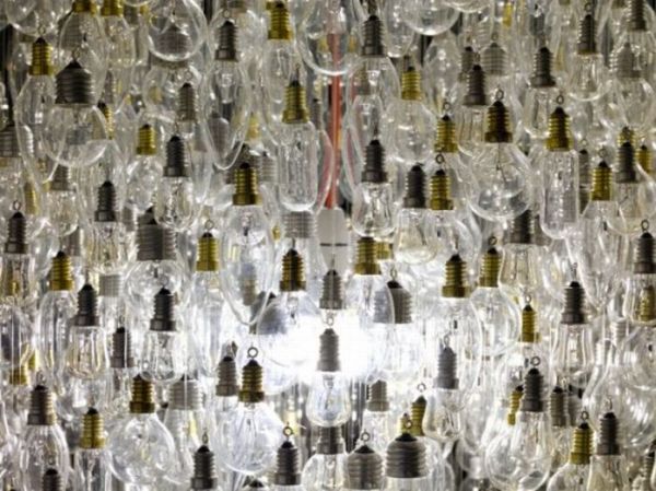 Dazzling Chandelier Made of Old Incandescent Bulbs (7 pics)