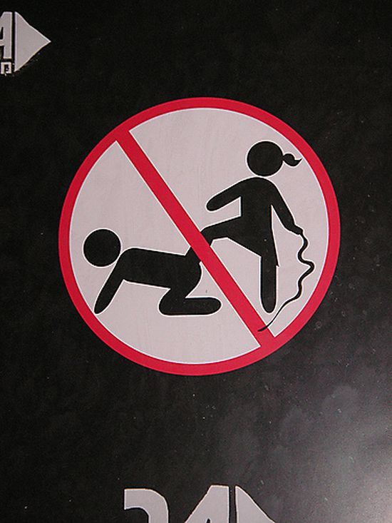 WTF Foreign Signs (13 pics)