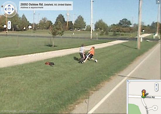 Google Street View Dorks  (19 pics)