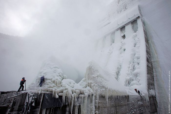 Frozen Power Plant (20 pics)