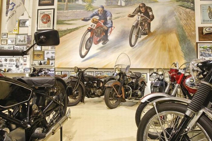 Jay Leno’s Garage (64 pics)