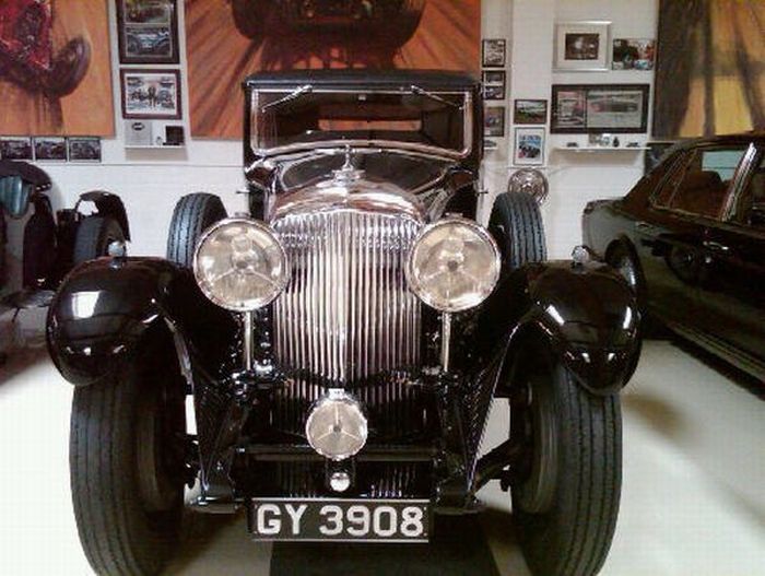 Jay Leno’s Garage (64 pics)