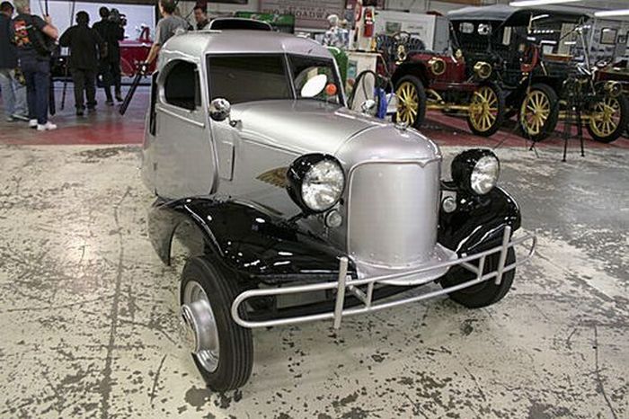 Jay Leno’s Garage (64 pics)