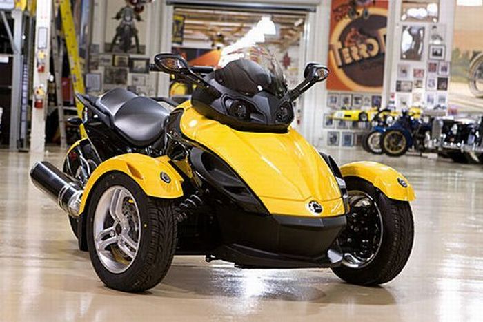 Jay Leno’s Garage (64 pics)