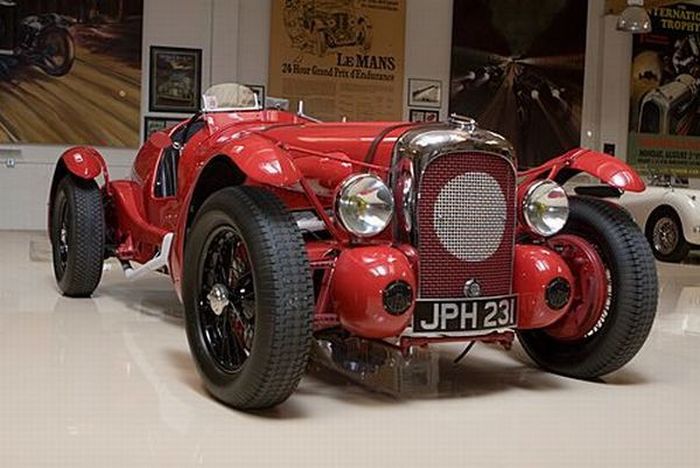 Jay Leno’s Garage (64 pics)