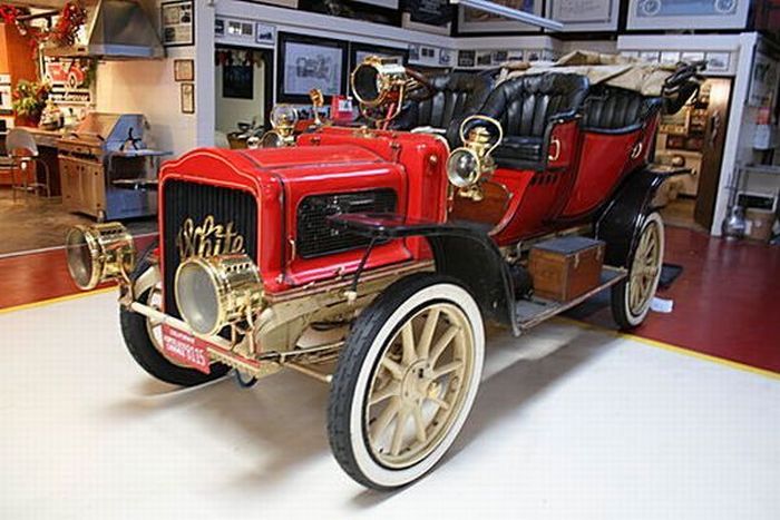 Jay Leno’s Garage (64 pics)