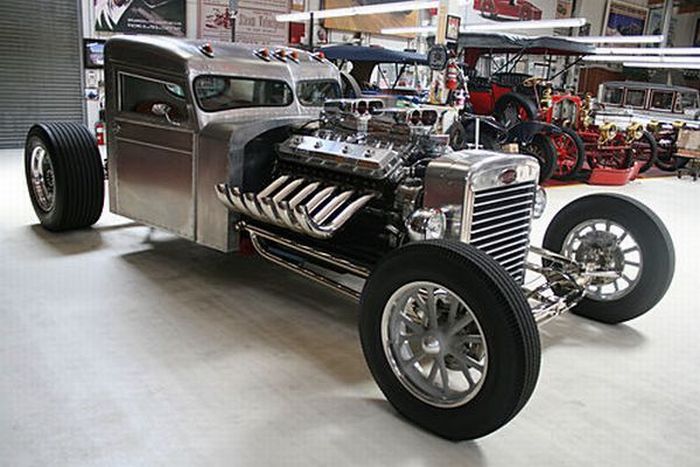 Jay Leno’s Garage (64 pics)