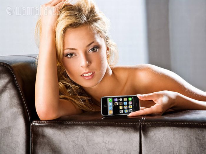 Sexy iPhone Girls (24 pics)