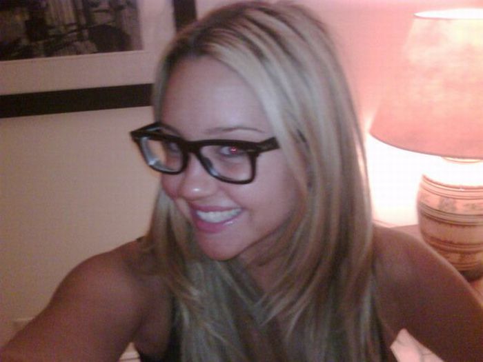 Sexy Girls Look Even Sexier Wearing Glasses (67 pics)